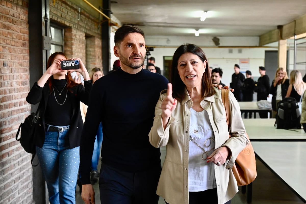 Maximiliano Pullaro acompaña a Clara García a votar