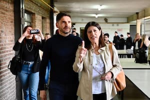 Maximiliano Pullaro acompaña a Clara García a votar