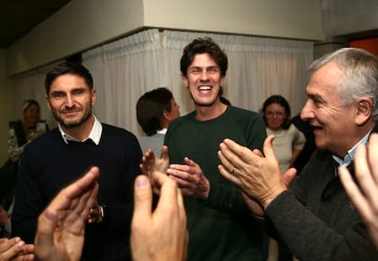 Maximiliano Pullaro, con los también radicales Martín Lousteau y Gerardo Morales