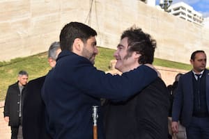 Maximiliano Pullaro y Javier Milei.