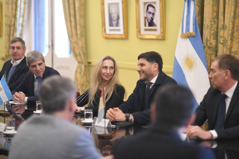 Maximiliano Pullaro y Karina Milei, durante la reunión en la Casa Rosada