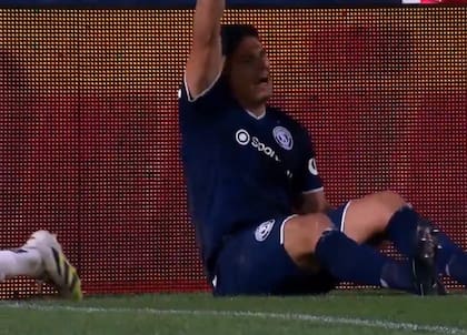 Maximiliano Salas se lesionó la rodilla durante el encuentro entre Independiente Rivadavia y Gimnasia
