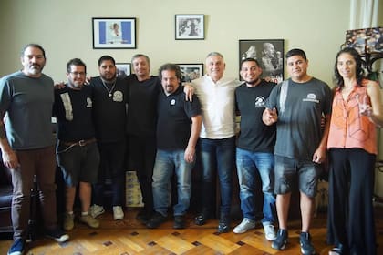 Máximo Kirchner, con Crespo, diputados y otros dirigentes del Sutna, en el Congreso