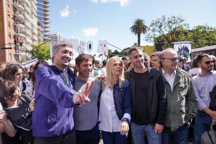 Máximo Kirchner, con Kicillof, Magario, De Achával (intendente de Pilar) y Moreau, en la marcha de La Cámpora por el 24 de marzo