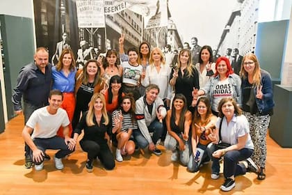 Máximo Kirchner con las mujeres del PJ Bonaerense
