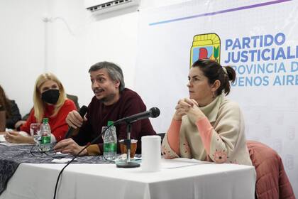Máximo Kirchner, con Magario y Fernández, en el PJ bonaerense