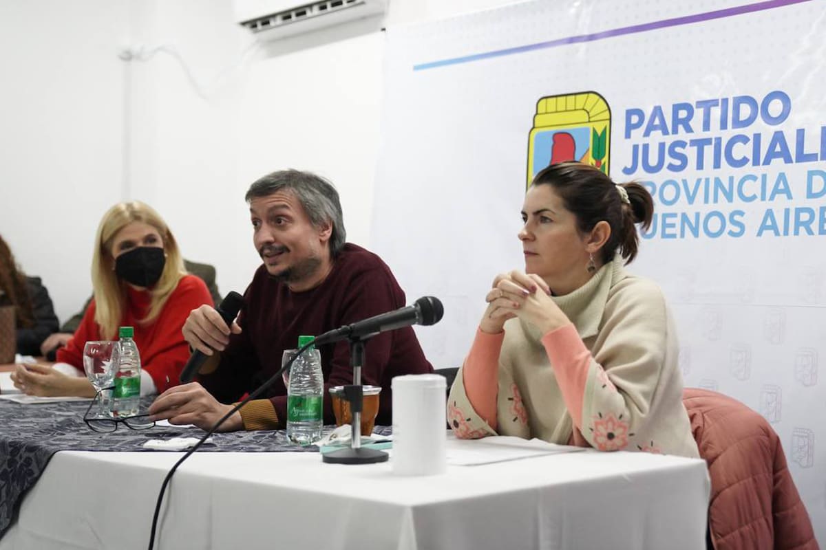 Máximo Kirchner, con Magario y Fernández, en el PJ bonaerense