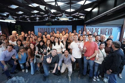 Máximo Kirchner con referentes de su espacio político