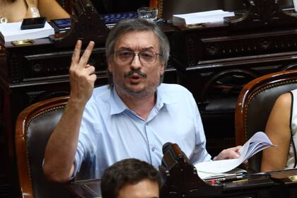 Máximo Kirchner durante la tercera jornada del debate por la "Ley Ómnibus"