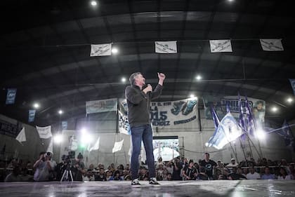 Máximo Kirchner durante un acto en Merlo.