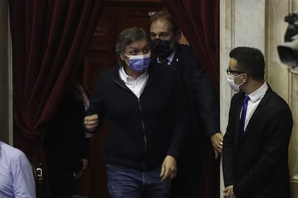 Máximo Kirchner entra al recinto para la votación del acuerdo con el FMI