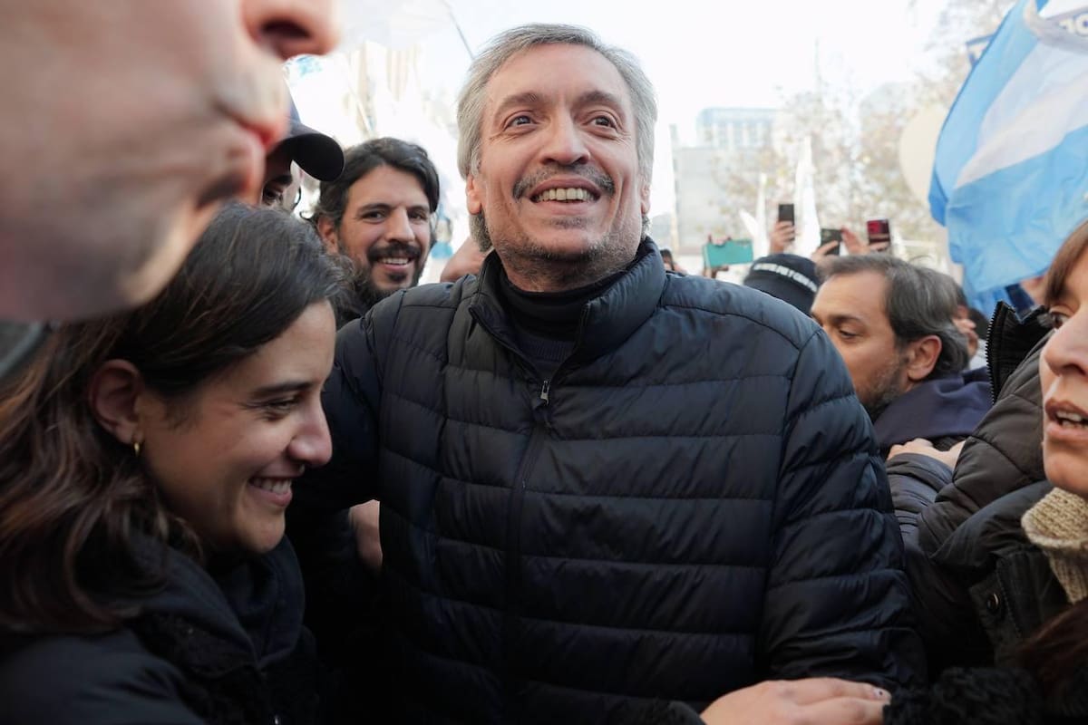 Máximo Kirchner entró a la Plaza de Mayo a la cabeza de la columna de La Cámpora