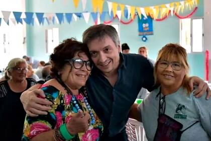 Máximo Kirchner estuvo en un centro de jubilados