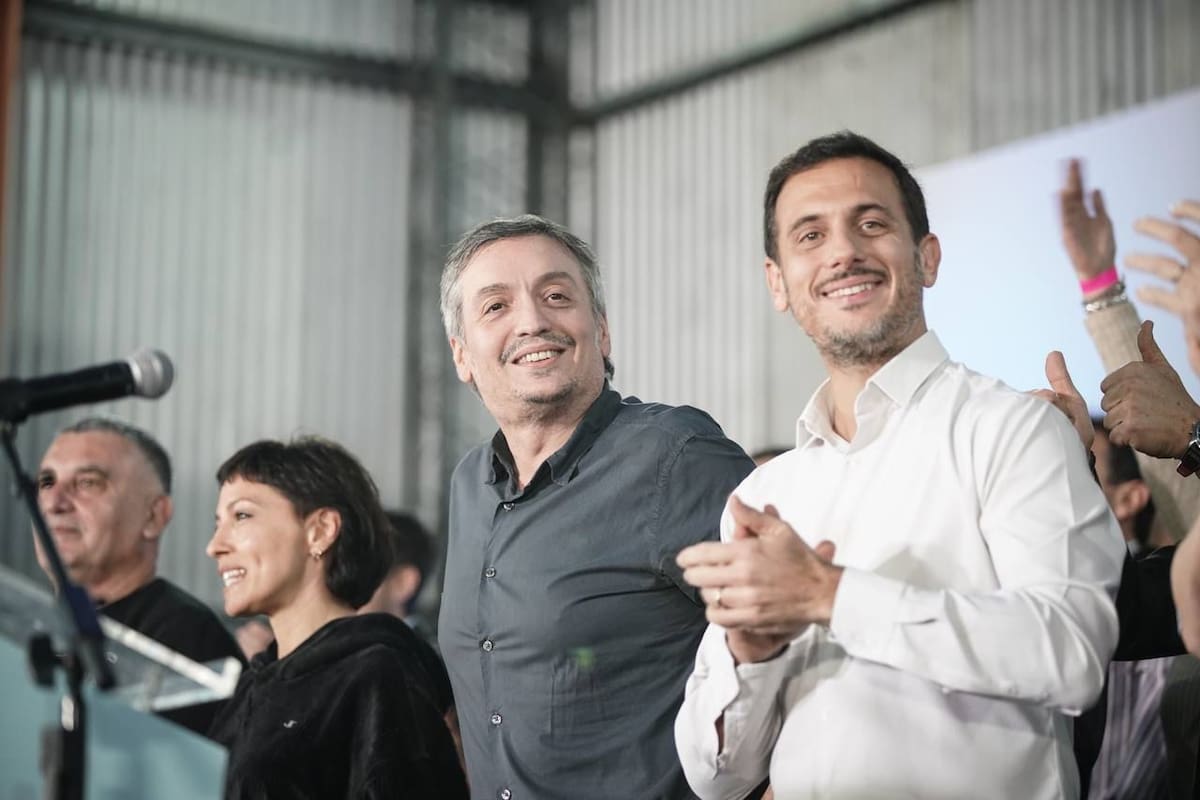 Máximo Kirchner junto a Julián Álvarez en Lanús