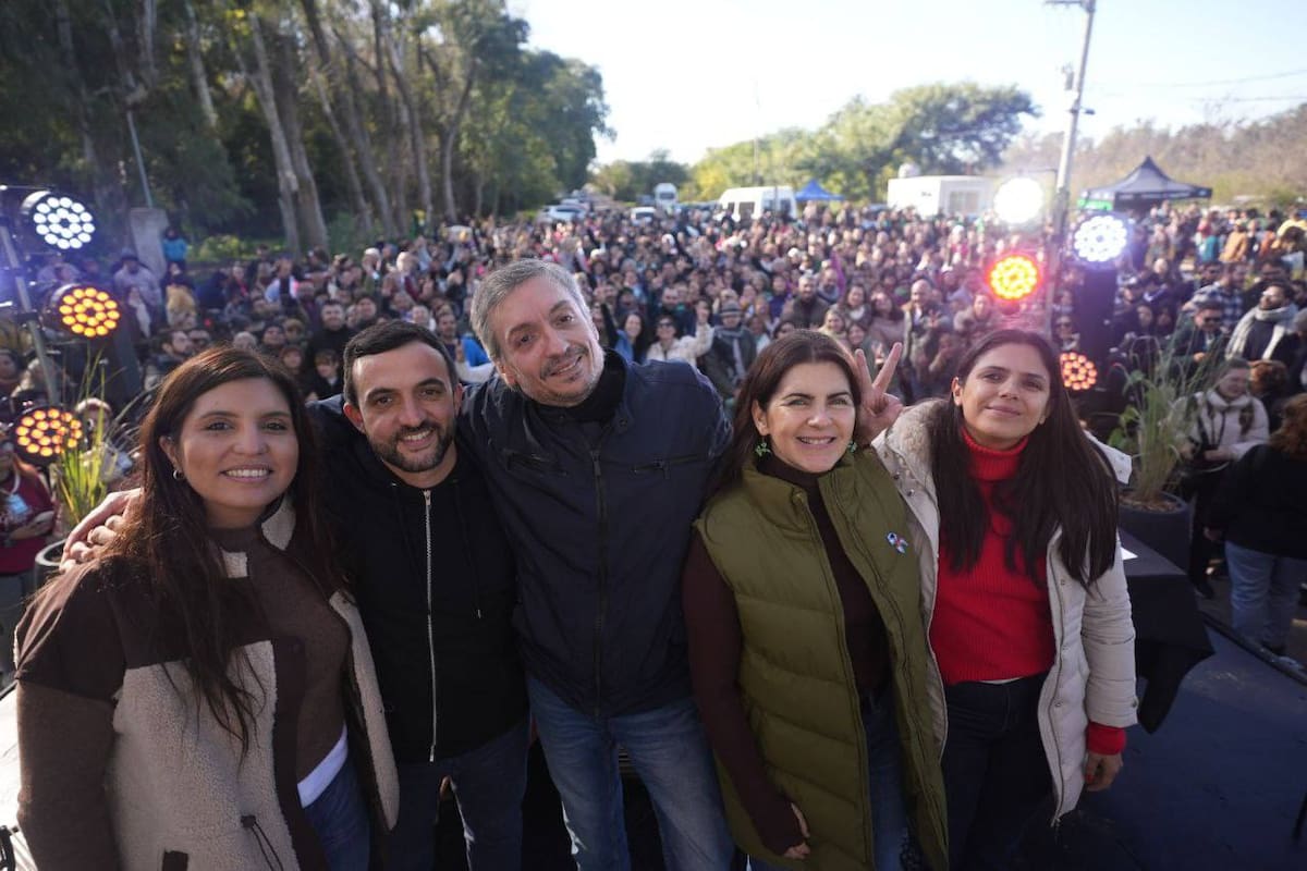 Máximo Kirchner, junto a la intendenta de Moreno, Mariel Fernández, la ministra de ambiente de la PBA, Daniela Vilar y el dirigente del Movimiento Evita Leonardo Grosso