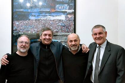 Máximo Kirchner junto a Mario Secco, Carlos Castagnetto y Martín Sabbatella, tras el planteo del Scioli
