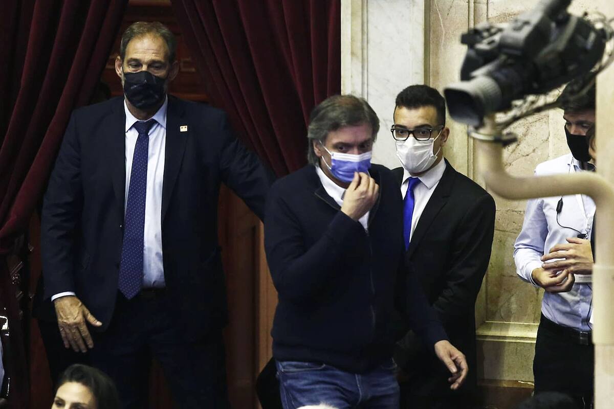 Máximo Kirchner recién ingreso a las 3.30 al recinto de Diputados