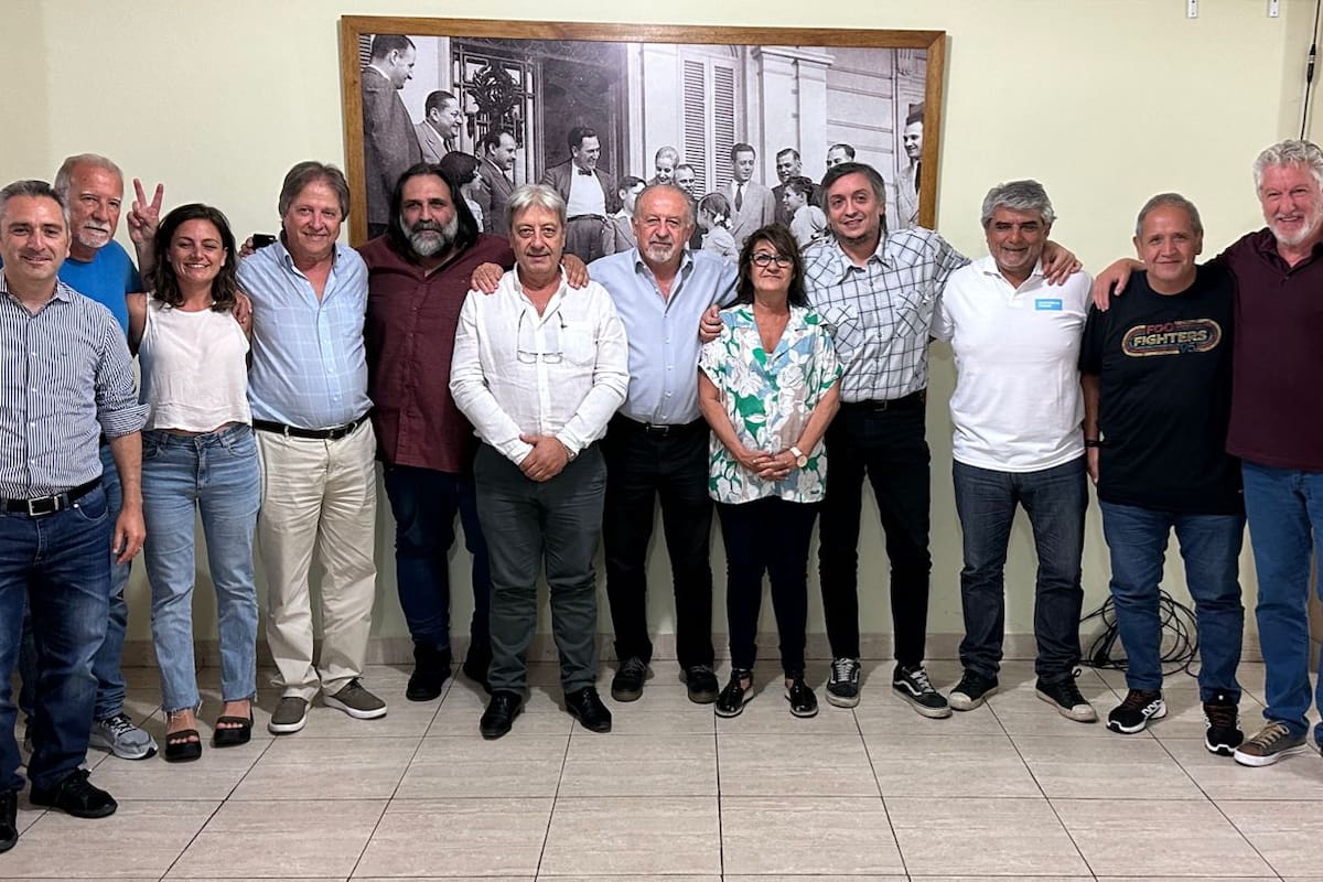 Máximo Kirchner, reunido con gremialistas aliados en la sede de la Federación Gráfica