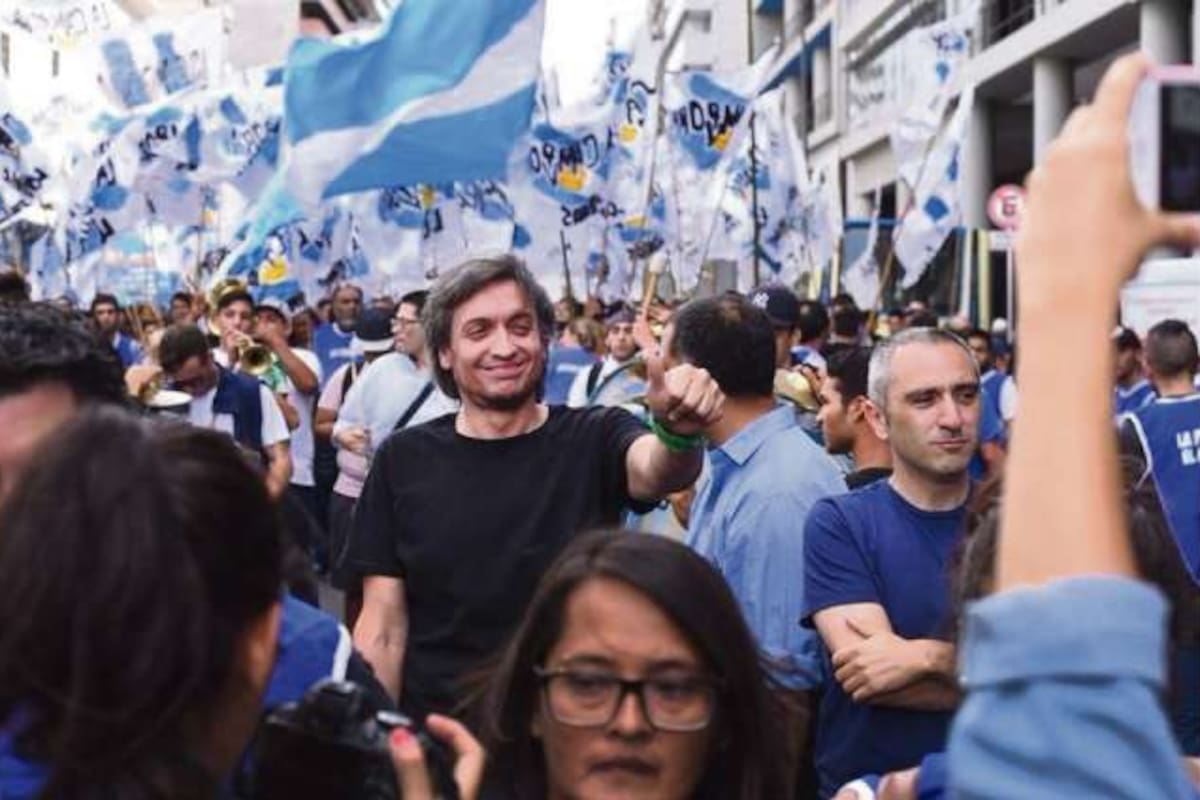 Máximo Kirchner se mostró en la protesta y dialoga con sindicalistas