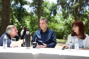 Máximo Kirchner, Sergio Massa, Cristina Kirchner a fines de 2024, cuando la expresidenta aún no estaba detenida