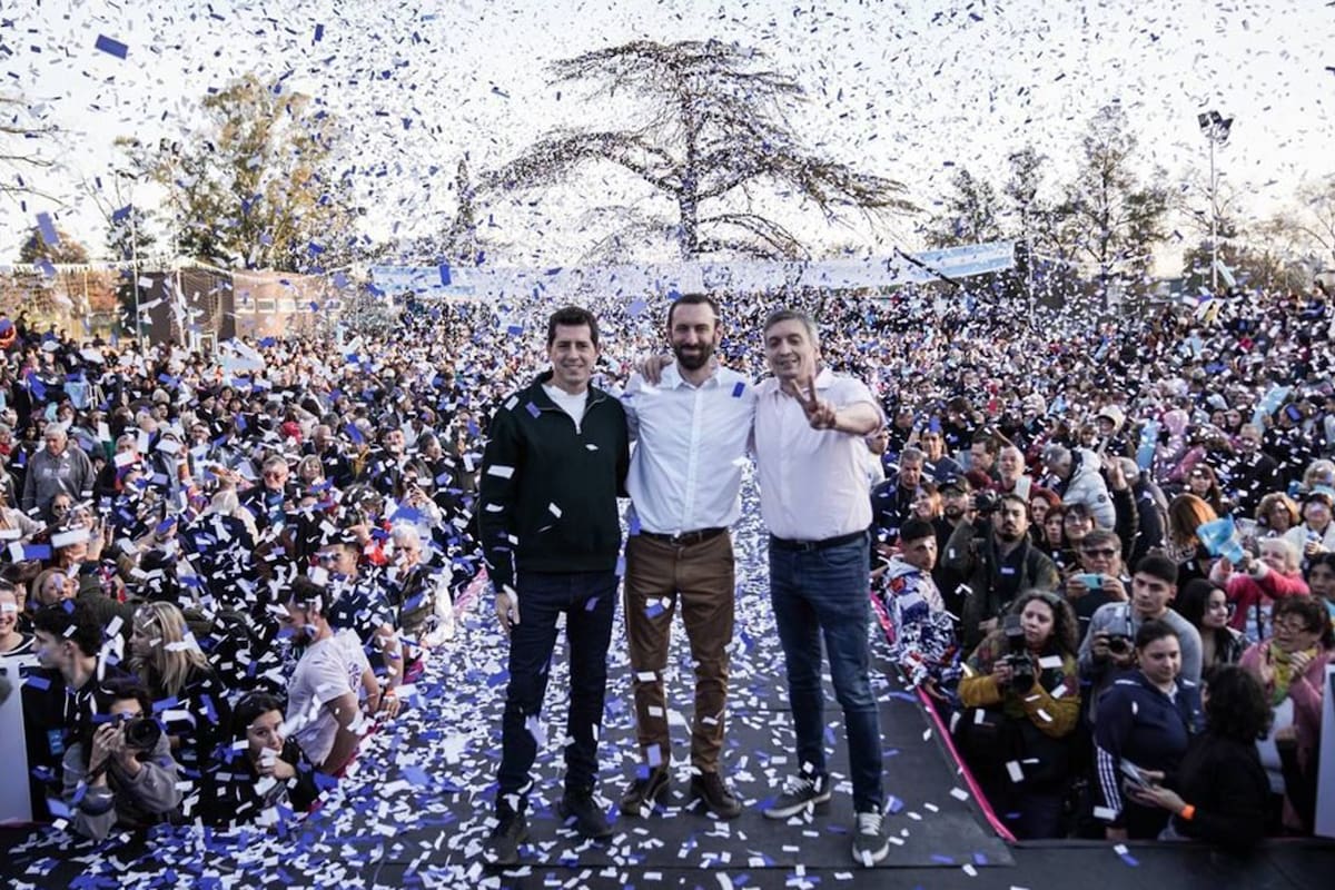 Máximo Kirchner, Wado de Pedro y Damián Selci abrieron la campaña en Hurlingham, donde enfrentaron al intendente peronista Zabaleta