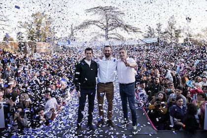 Máximo Kirchner, Wado de Pedro y Damián Selci abrieron la campaña en Hurlingham, donde enfrentaron al intendente peronista Zabaleta