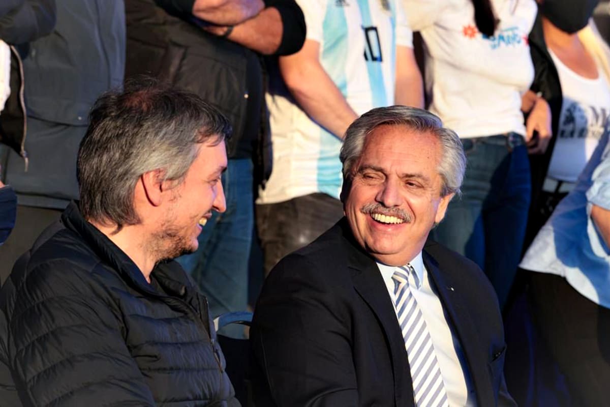 Máximo Kirchner y Alberto Fernández, durante el acto que compartieron en Nueva Chicago, en octubre de 2021