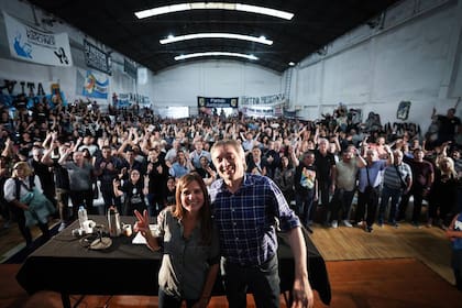 Fernanda Raverta junto a Máximo Kirchner