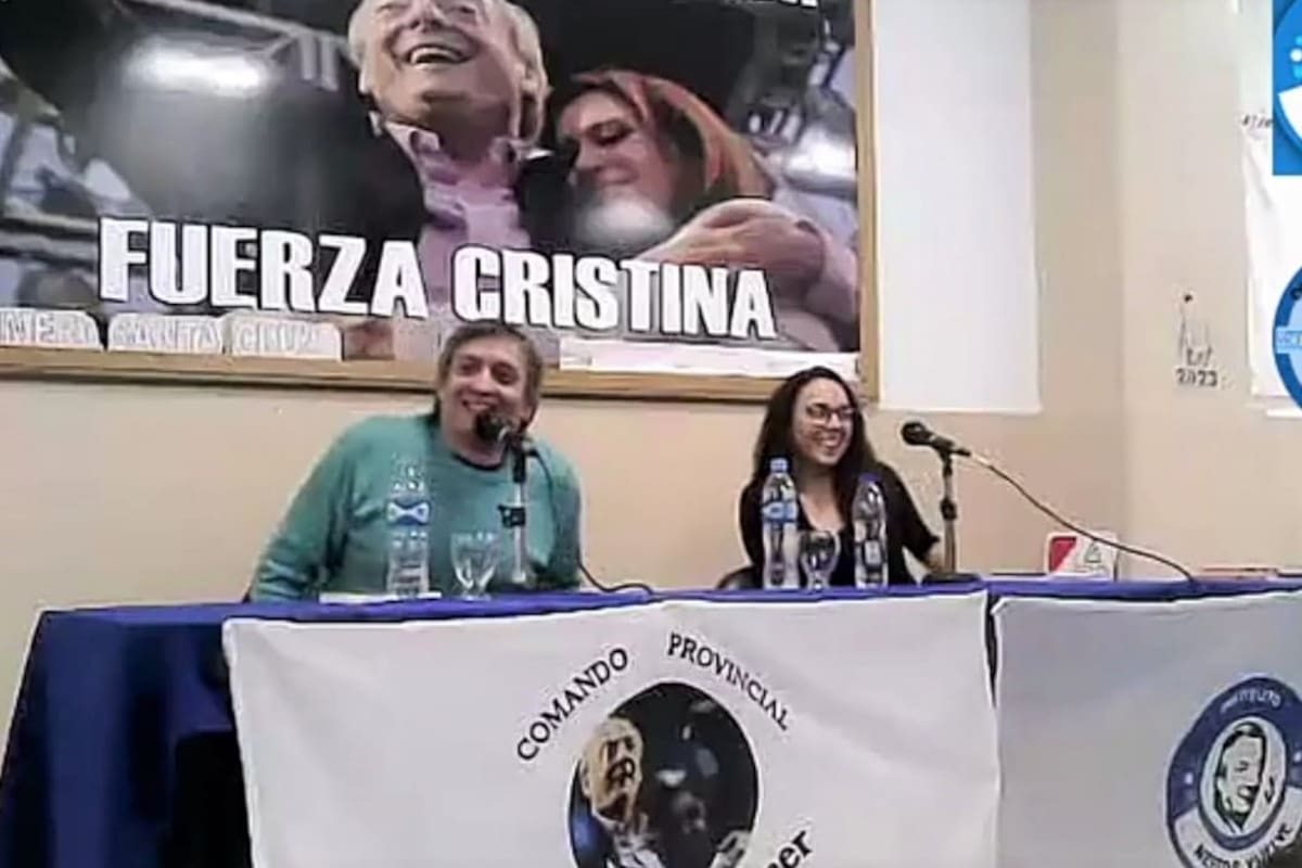 Maximo Kirchner y Julia Rosemberg durante la presentación del libro “Eva y las mujeres: una historia de irreverencia”