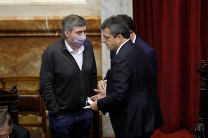 Máximo Kirchner y Sergio Massa, en la Cámara de Diputados; tapado, Eduardo de Pedro