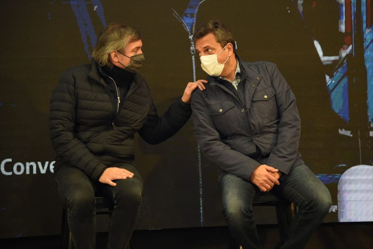 Máximo Kirchner y Sergio Massa esta tarde en un acto de la precandidata Victoria Tolosa Paz en Tres de Febrero.