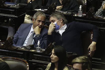 Máximo Kirchner y Sergio Palazzo, minutos antes de la votación de la ley que autoriza el nuevo préstamo del FMI