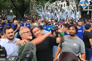 El kirchnerismo estuvo lejos del escenario en el acto de Hugo Moyano