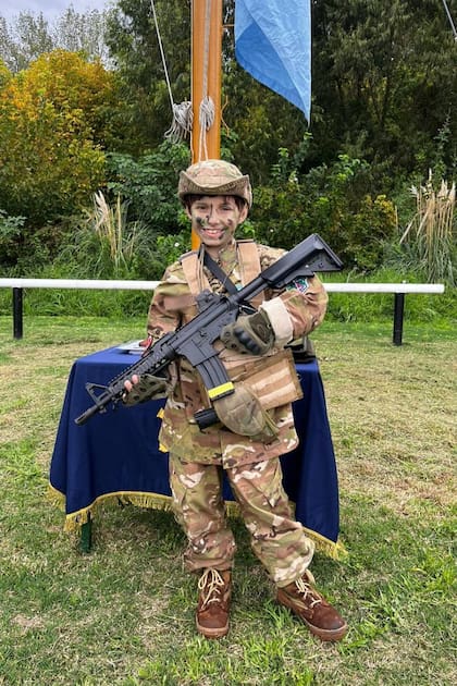 Máximo recibió el uniforme de un infante de Marina