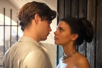 Maxton Hall, un romance juvenil con dos estrellas en ciernes