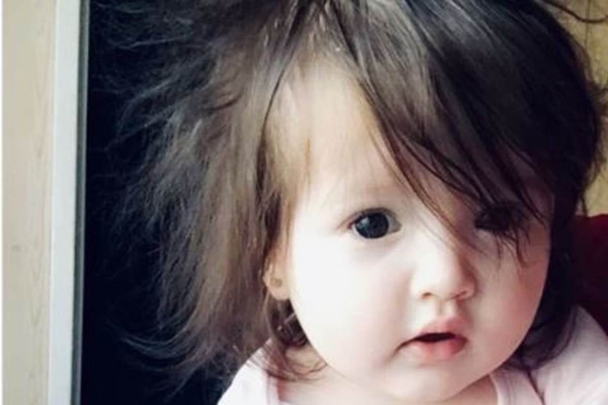 Maya es el nombre de la bebé irlanda que nació con el pelo tan lago que sorprendió al hospital entero