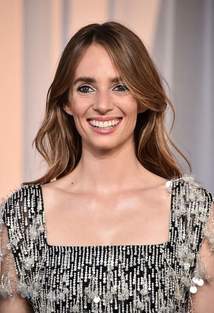Maya Hawke lució un vestido de Prada completamente bordado con miniperlas y apliques