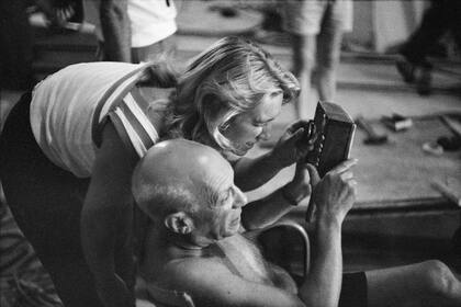 Maya y su padre, Pablo Picasso, en Niza, en 1955
