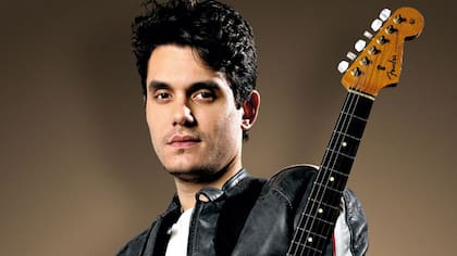 Mayer vuelve al país a fines de octubre