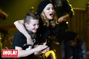 Tiene 23 años: así está hoy el hijo de Madonna, quien posó por primera vez en público con su novia española
