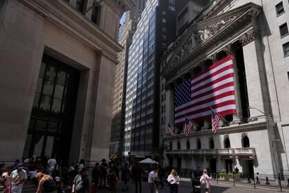 Mayoría de las acciones caen en Wall Street, pero Nvidia impulsa al Nasdaq a otro récord