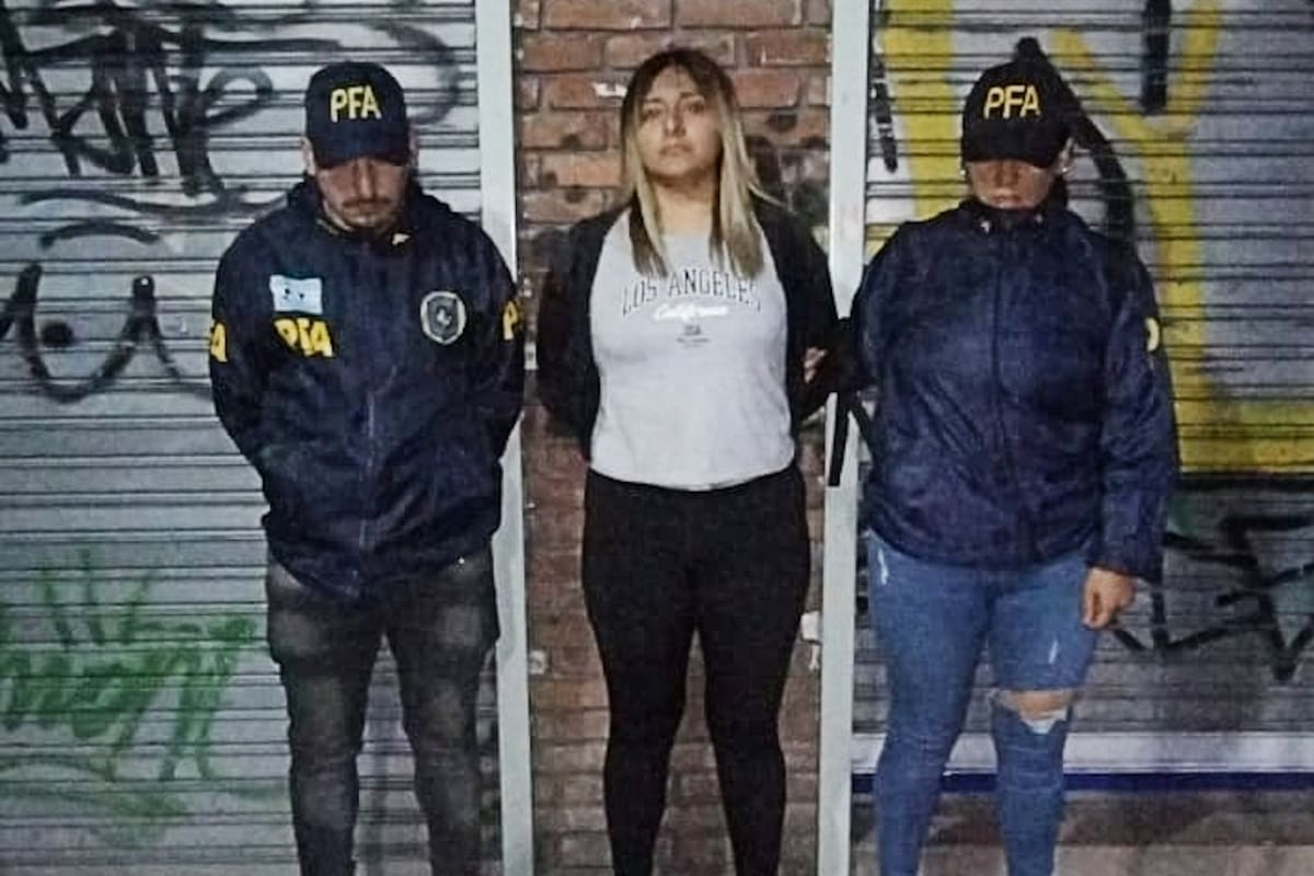 Mayra Flores Villantoy, sobrina de Raúl Martín Maylli Rivera, alias Dumbo, y novia de Nicolás José Silva Ames, alias Tío Ricky, acusado de planear un atentado con granadas en el Barrio Mugica, de Villa Lugano
