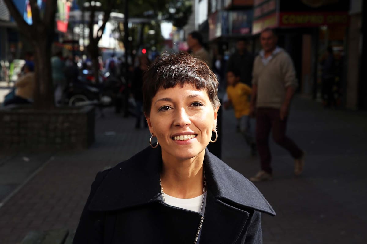 Mayra Mendoza, en la peatonal Rivadavia, en Quilmes