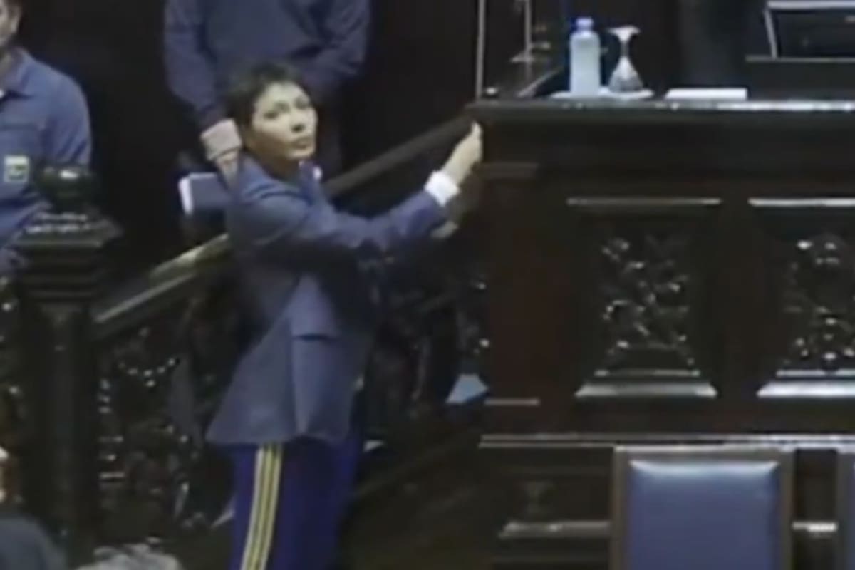 Mayra Mendoza fue cuestionada por vestir un pantalón del Xeneize en una sesión de la Legislatura bonaerense