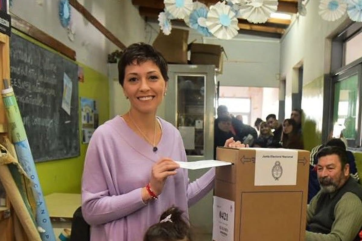 Mayra Mendoza le ganó a Maximiliano Molina