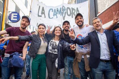 Mayra Mendoza, Lucía Cámpora y Mariano Recalde en la marcha universitaria
