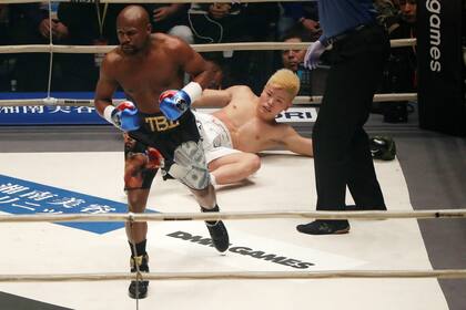 Mayweather ya mandó a la lona a Masukawa, que no pudo recuperarse