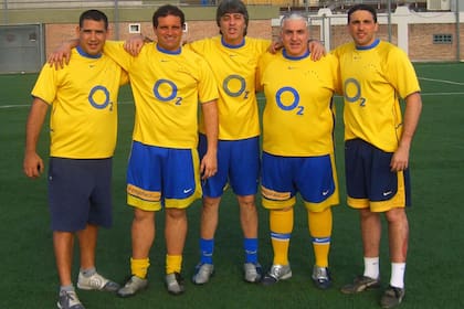 Mazzaro (el primero de la izquierda), Di Zeo (en el centro) y Martín (el último a la derecha) en el predio de Casa Amarilla
