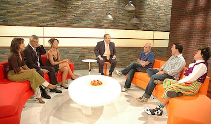 El living de Mañanas informales tenía lugar para la información, pero también para el humor y la charla distendida