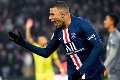 Mbappé celebra su gol, el que abrió el triunfo de PSG sobre Nantes